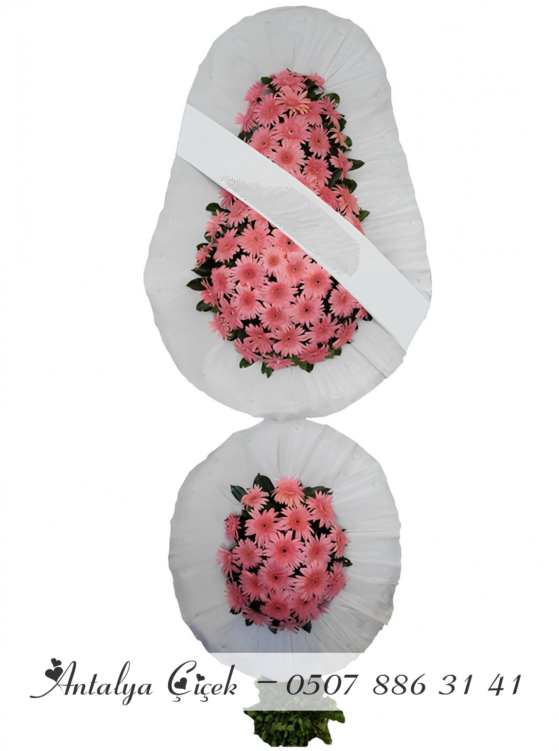 Pembe Çiçekler Ile Çelenk