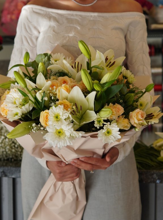 Kazablanka Ve Pembe Gül Buketi