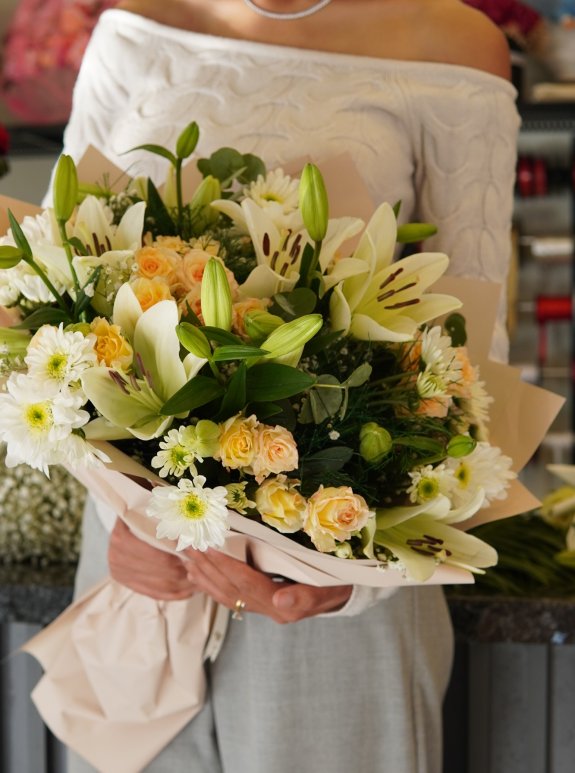 Kazablanka Ve Pembe Gül Buketi