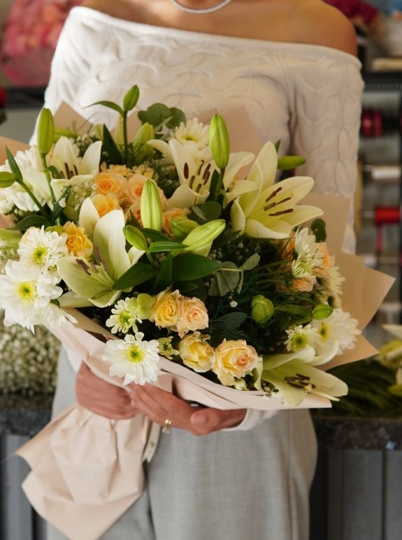 Kazablanka Ve Pembe Gül Buketi