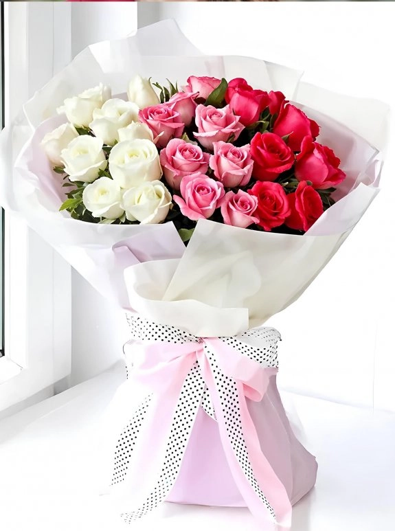 Pembe - Beyaz Ve Kırmızı Gül Buketi