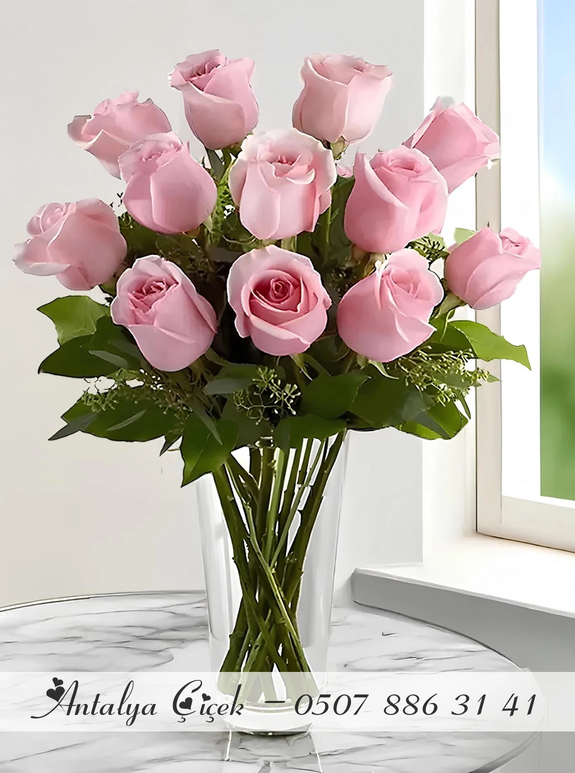 Vazoda 12 Tane Pembe Güller