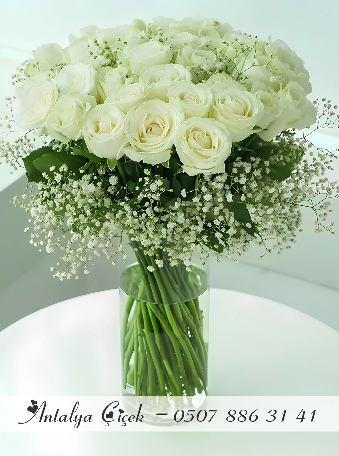 Vazoda 35 Tane Beyaz Güller